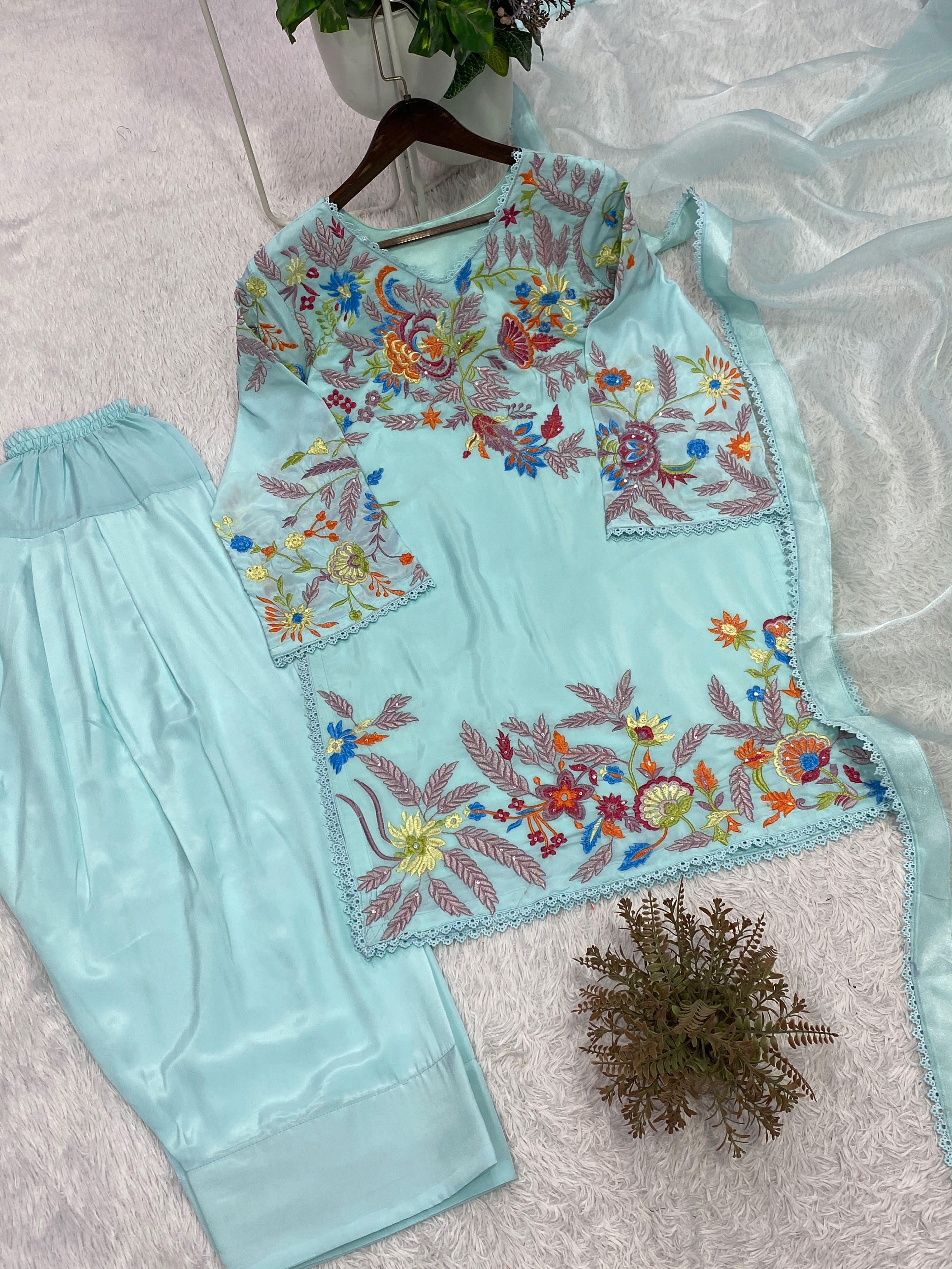 SW190 Pink embroidered farsi salwar suit flat lay full set