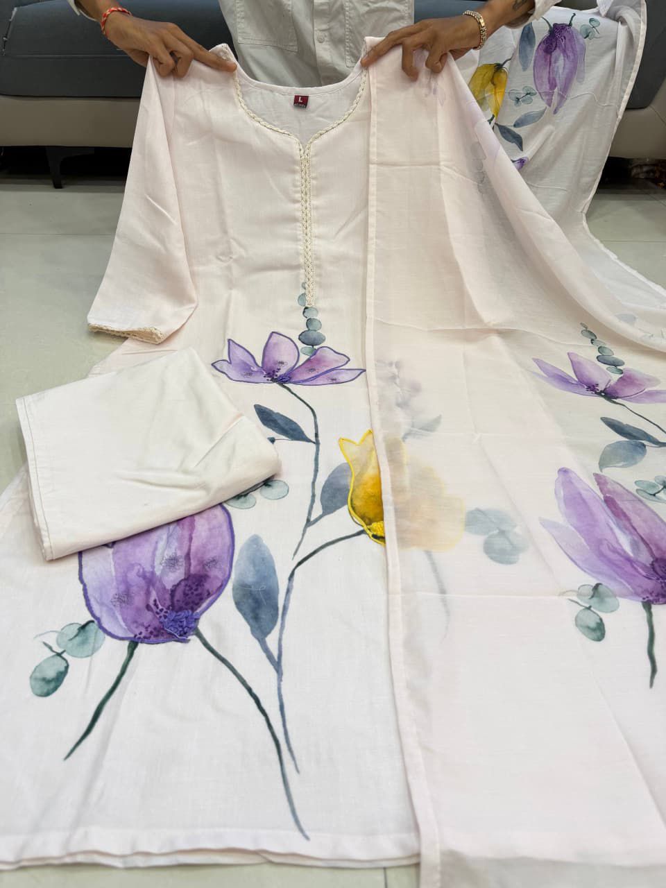 SW197 White mul mul lilan dupatta close-up purple yellow floral print detail