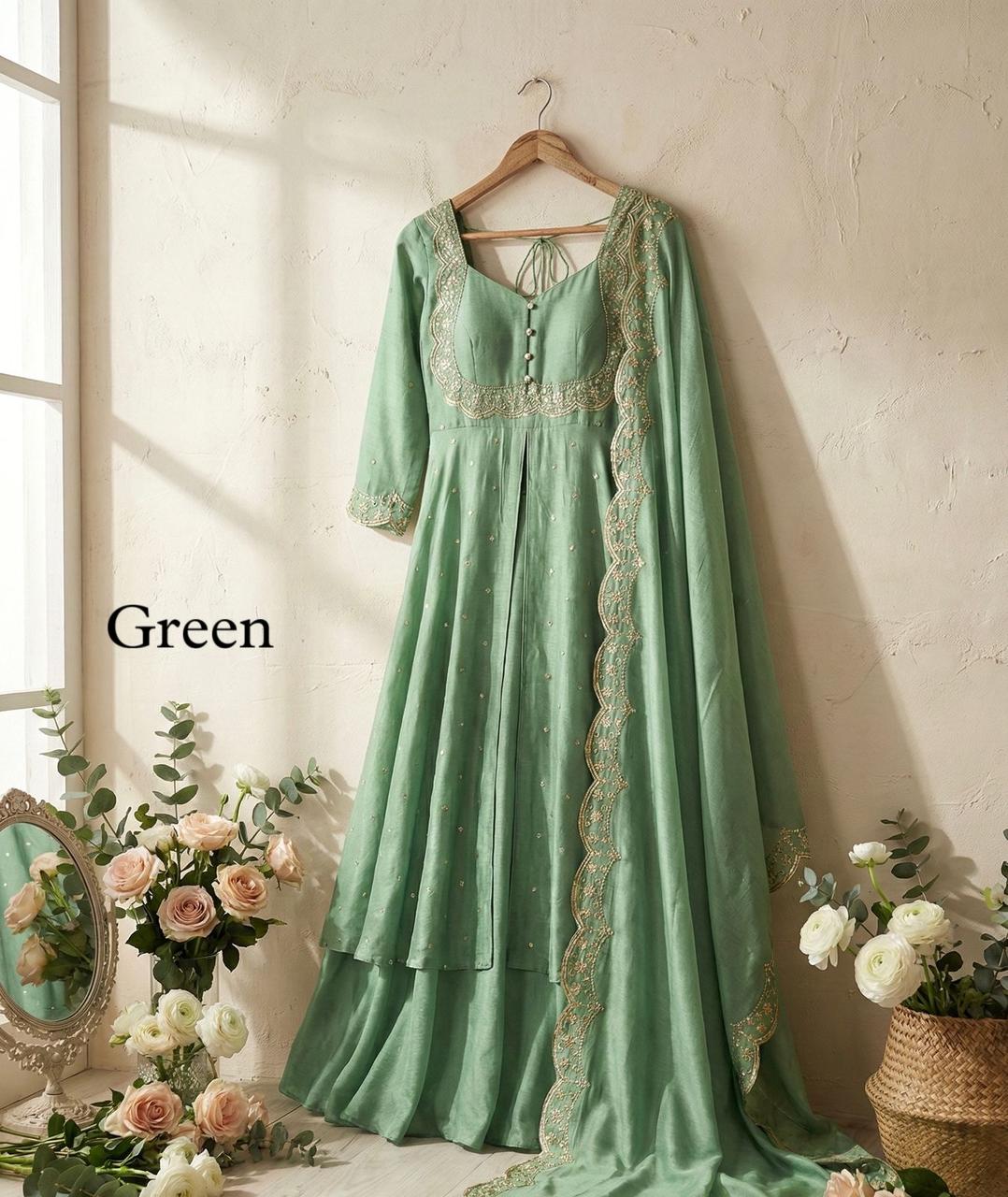 SW202 Vichitra silk cape skirt set close-up scalloped dupatta border embroidery detail
